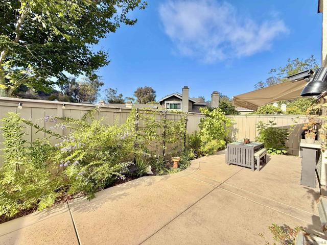 543 Rockport Ct, Encinitas CA: https://media.crmls.org/mediaz/714582b8-2ca5-4096-b424-22e0db2f1efb.jpg