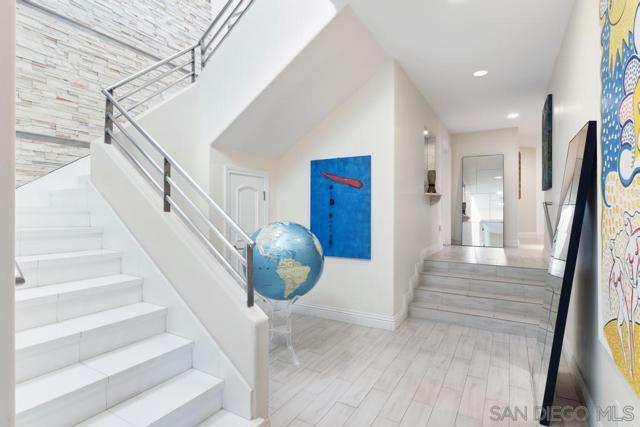 6617 Muirlands Dr, La Jolla CA: https://media.crmls.org/mediaz/71458b68-e629-427c-9b46-451b1d5f3e6d.jpg