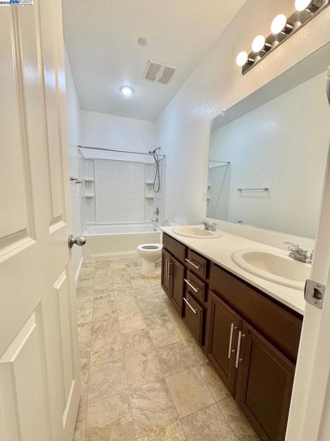 597 Pendragon St, Manteca CA: https://media.crmls.org/mediaz/71458eda-52c1-4d57-95e4-52cf27dc5114.jpg