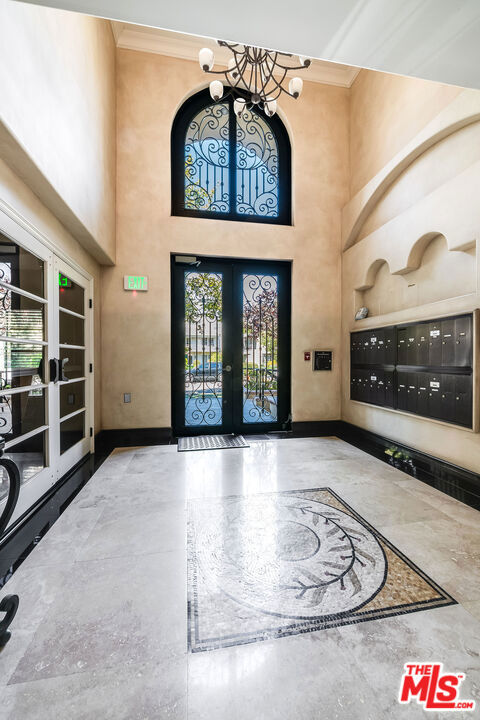 12026 Hoffman Street, Studio City CA: https://media.crmls.org/mediaz/71462e18-3d82-456d-8477-15a070e1193c.jpg