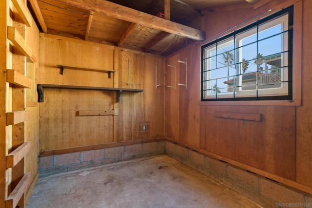 4386 Niagara Ave, San Diego CA: https://media.crmls.org/mediaz/71463b17-efeb-4deb-b1d8-4fe4a8026a20.jpg