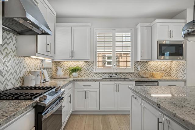 37456 Sand Drift Rd, Newark CA: https://media.crmls.org/mediaz/7146b8ca-c72c-4dec-8d17-44eb8c8b2d3b.jpg