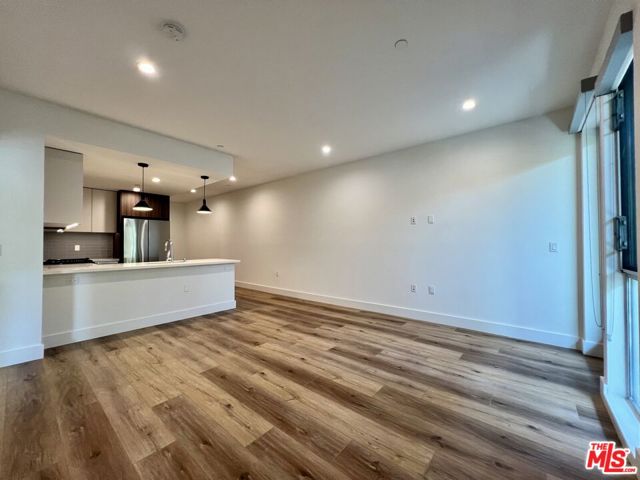 5801 Camerford Avenue, Los Angeles CA: https://media.crmls.org/mediaz/7146d517-9865-4118-8a07-23abad07ccb8.jpg