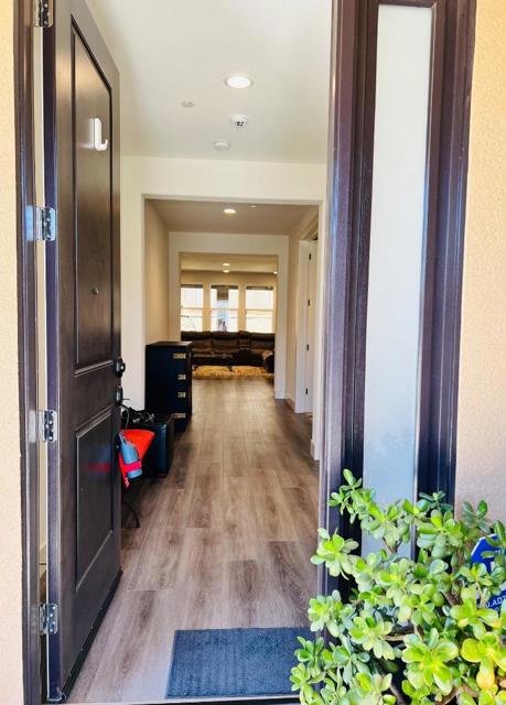 2051 White Oak Drive, Hollister CA: https://media.crmls.org/mediaz/714742e5-4a43-45fd-87d2-e41be1ce4e67.jpg