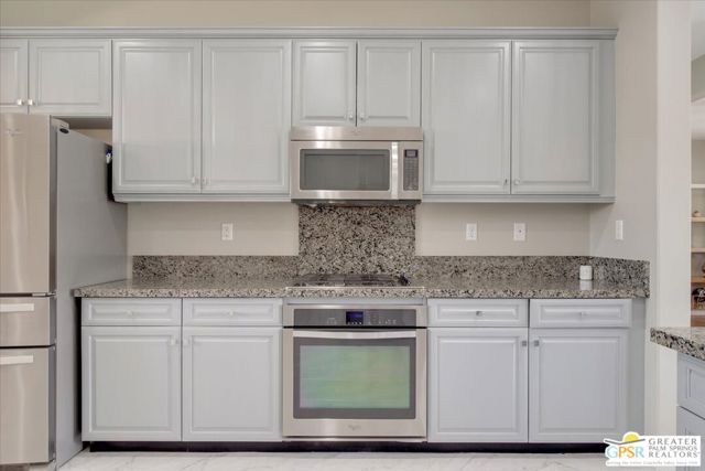 74121 Kingston Court, Palm Desert CA: https://media.crmls.org/mediaz/71479472-5f6d-4196-8ad3-d7e8d68dce33.jpg
