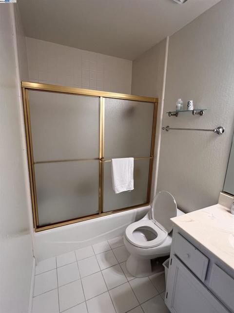 37 Binnacle Hl, Oakland CA: https://media.crmls.org/mediaz/7147a635-c05b-4a1d-be7d-9e1c600e69fb.jpg