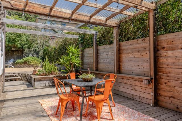 647 Canyon Drive, Pacifica CA: https://media.crmls.org/mediaz/7147b762-2959-40e3-abf3-6dcc6382ad70.jpg