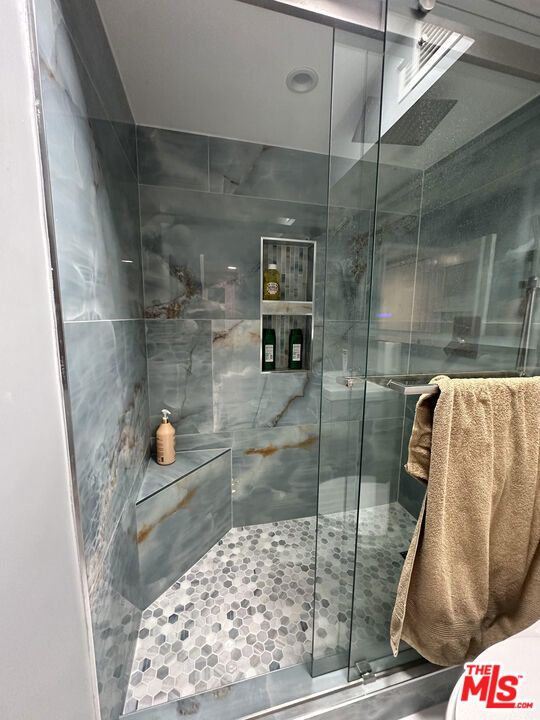 https://media.crmls.org/mediaz/7147b84b-e920-4b5a-a481-05df6aa8e763.jpg?preset=X-Large