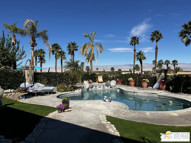 27 Alta Vista Drive, Rancho Mirage CA: https://media.crmls.org/mediaz/7147da72-cc9c-419a-8d07-187ffa70d6f7.jpg