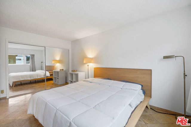 1045 S Bedford Street, Los Angeles CA: https://media.crmls.org/mediaz/714817aa-0bd0-4ee4-88e4-68a22fe1e53f.jpg