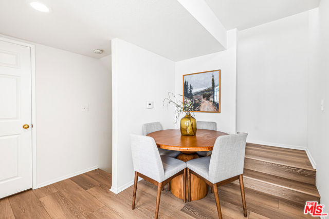 3949 Bentley Avenue, Culver City CA: https://media.crmls.org/mediaz/714828fa-1d7c-4dfc-877d-346c4d3a6995.jpg