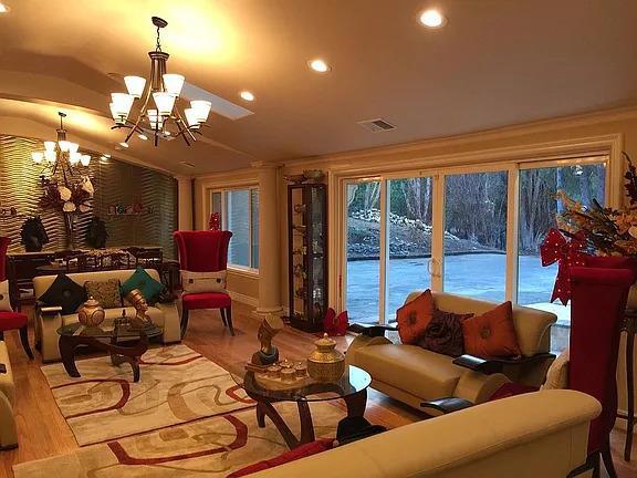 13605 Surrey Lane, Saratoga CA: https://media.crmls.org/mediaz/714883f6-e2dd-4edb-94d2-4bcc946421e5.jpg