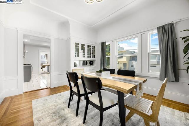 300 Somerset St, San Francisco CA: https://media.crmls.org/mediaz/7148eca2-d394-4769-babe-b17ddb1dbd54.jpg