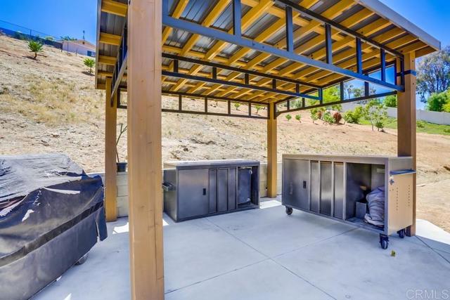 11541 Westhill, Lakeside CA: https://media.crmls.org/mediaz/71490b0c-9c41-47db-8daa-f15b2779223f.jpg