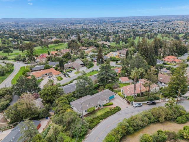 11020 Enchanto Vista Drive, San Jose CA: https://media.crmls.org/mediaz/714941a2-d774-480b-b057-6adc43e0207f.jpg