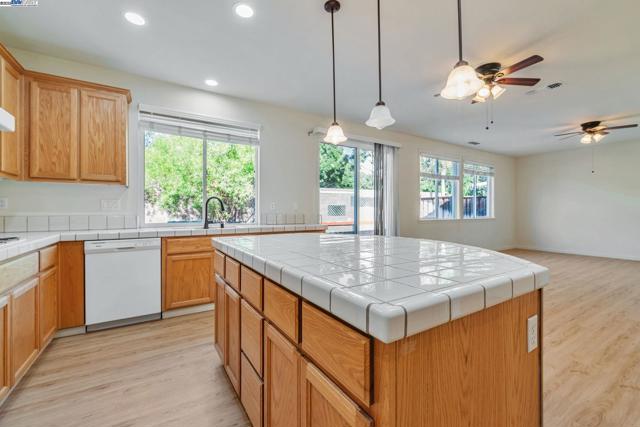 5675 Arcadia Cir, Discovery Bay CA: https://media.crmls.org/mediaz/71495a75-d2a0-4cdd-b408-6c995b479d17.jpg