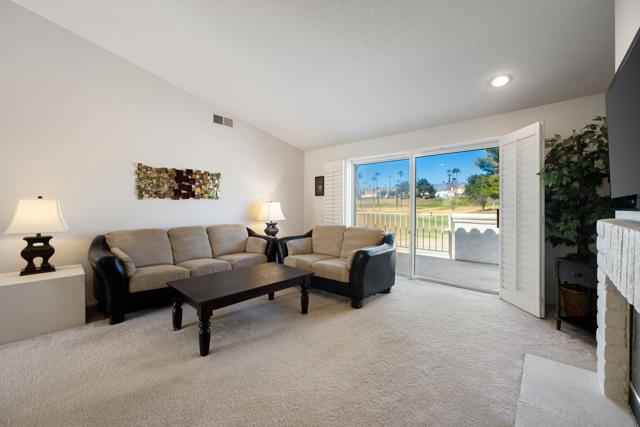 357 Desert Falls E Drive, Palm Desert CA: https://media.crmls.org/mediaz/71498092-44bb-4a6e-a47e-acc54aaed925.jpg