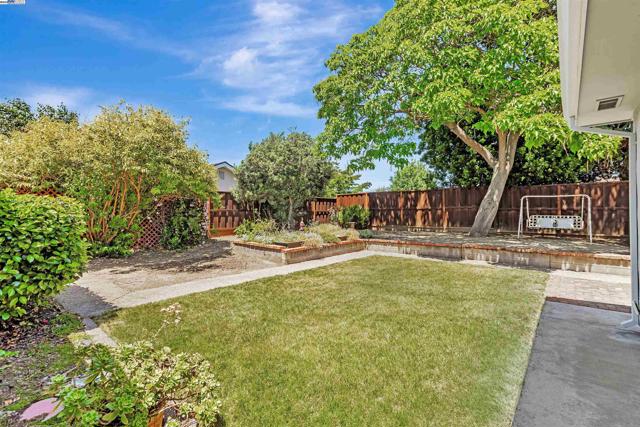 37972 Ballard Dr, Fremont CA: https://media.crmls.org/mediaz/7149a003-1719-4c56-bbdf-c90006c9b83a.jpg