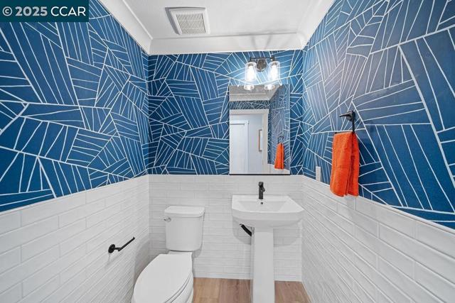 27264 Cosmo Ct, Hayward CA: https://media.crmls.org/mediaz/7149af90-a352-41b2-89cd-d70f8bc889b0.jpg