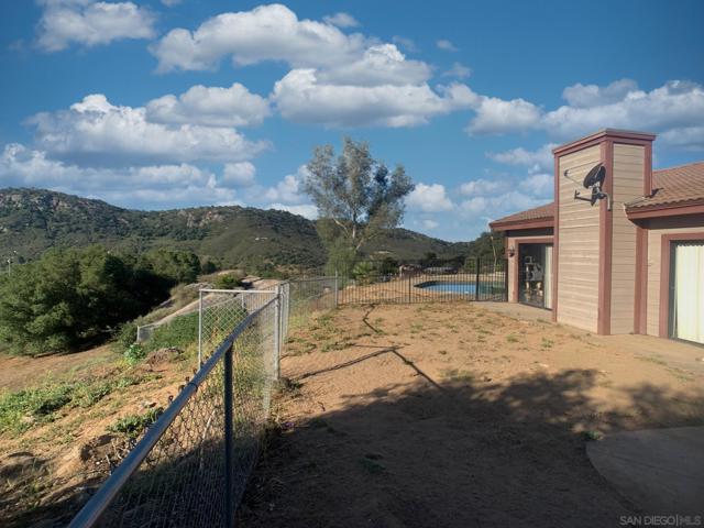 27332 Cool Water Ranch RD, Valley Center CA: https://media.crmls.org/mediaz/714a160d-e658-44c7-a000-8a3b3045f2ff.jpg