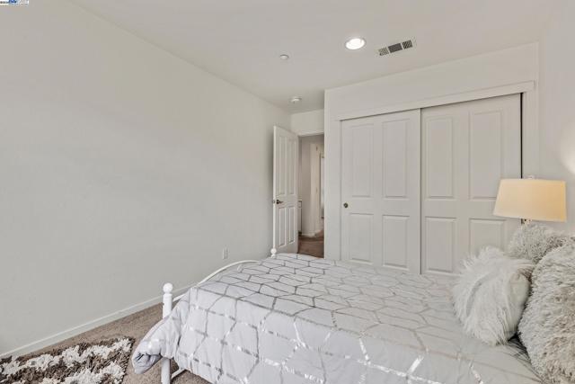 34906 Herringbone Ct, Union City CA: https://media.crmls.org/mediaz/714a1727-133f-4c24-bbd8-0be198794569.jpg