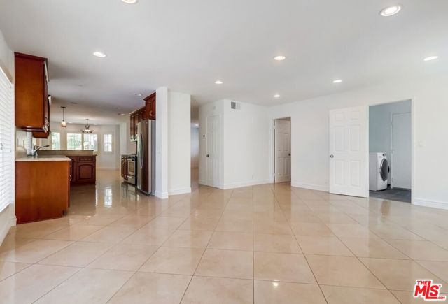 687 Mount Carmel Drive, Claremont CA: https://media.crmls.org/mediaz/714a329b-7f92-47b0-b4be-6516056410d4.jpg