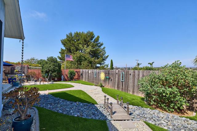 3703 Tomahawk Ln, San Diego CA: https://media.crmls.org/mediaz/714a58ea-d8f0-4d4d-9477-3620075da8a1.jpg