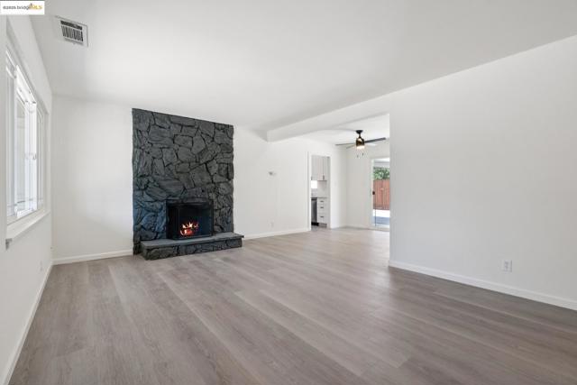 41 Belinda Dr, Pleasant Hill CA: https://media.crmls.org/mediaz/714a846a-50f1-4604-b32b-6fdeac81aab3.jpg