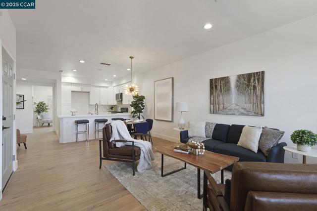 Image 10 of 35 For 2575 Edgewater Drive