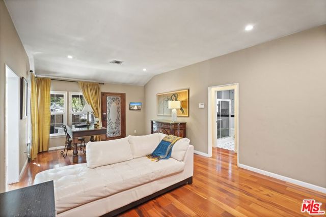 5324 Irvine Avenue, Valley Village CA: https://media.crmls.org/mediaz/714ac452-e6b9-4469-b397-44776bf2e956.jpg