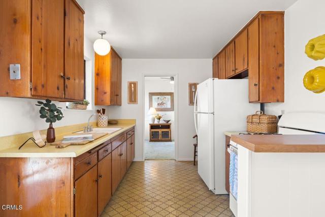 445 Mara Avenue, Ventura CA: https://media.crmls.org/mediaz/714b2ad7-18da-4127-88c0-7c3580cf635d.jpg