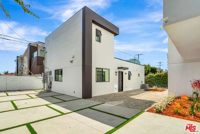 1921 Federal Avenue, Los Angeles CA: https://media.crmls.org/mediaz/714bc83f-a5dc-4bca-8b9e-ec257ebf9525.jpg