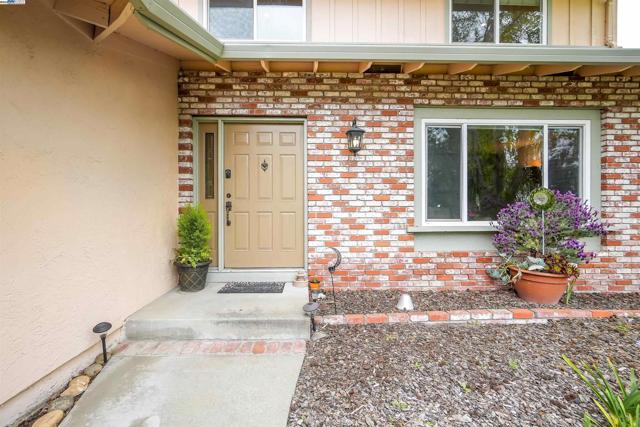 11868 Bloomington Way, Dublin CA: https://media.crmls.org/mediaz/714be764-64dc-4b1b-9023-d47709d1fe1f.jpg