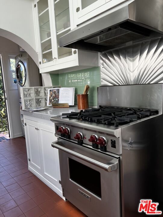 7257 Oakwood Avenue, Los Angeles CA: https://media.crmls.org/mediaz/714d4f62-e490-44cb-b44e-7225ed6d3328.jpg
