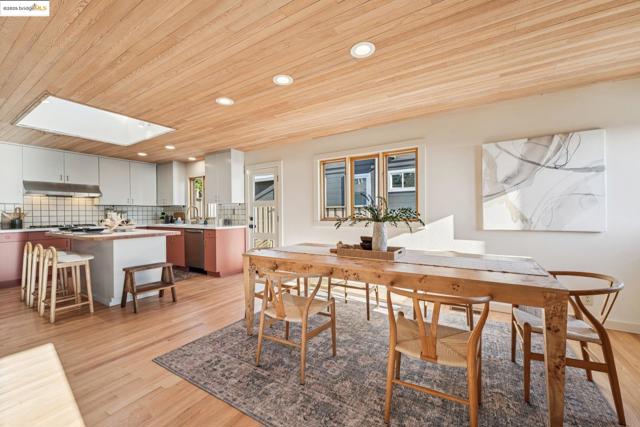 19 Highland Blvd, Kensington CA: https://media.crmls.org/mediaz/714d5c21-e25e-4702-a8be-2170d936067d.jpg