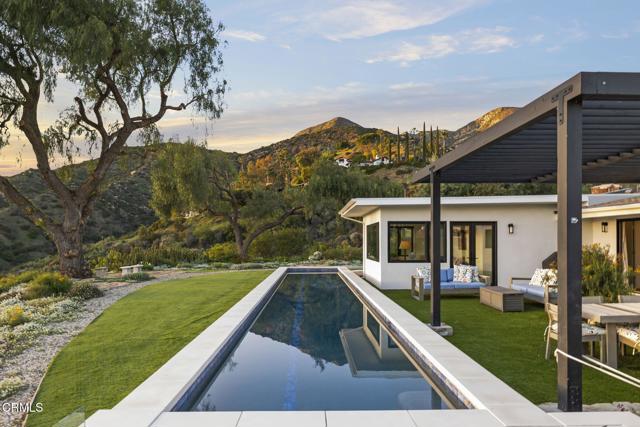 1417 Foothill Road, Ojai CA: https://media.crmls.org/mediaz/714e025c-e0c7-4d93-ac19-cb23b4c028c0.jpg