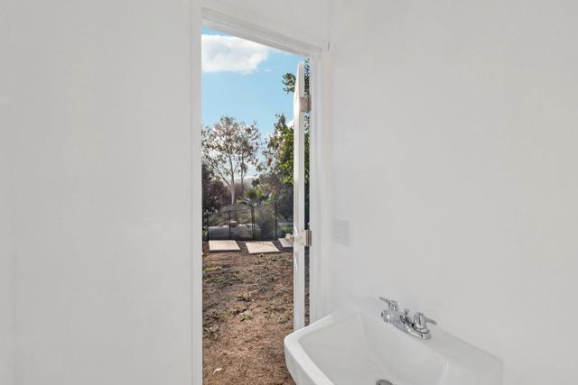 26086 Bear Valley Heights Road, Escondido CA: https://media.crmls.org/mediaz/714e1481-efae-49f4-91e7-befea2d6386c.jpg