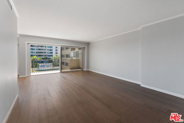 10450 Wilshire Boulevard, Los Angeles CA: https://media.crmls.org/mediaz/714e14e1-ee72-420f-ab58-5bd882262fae.jpg