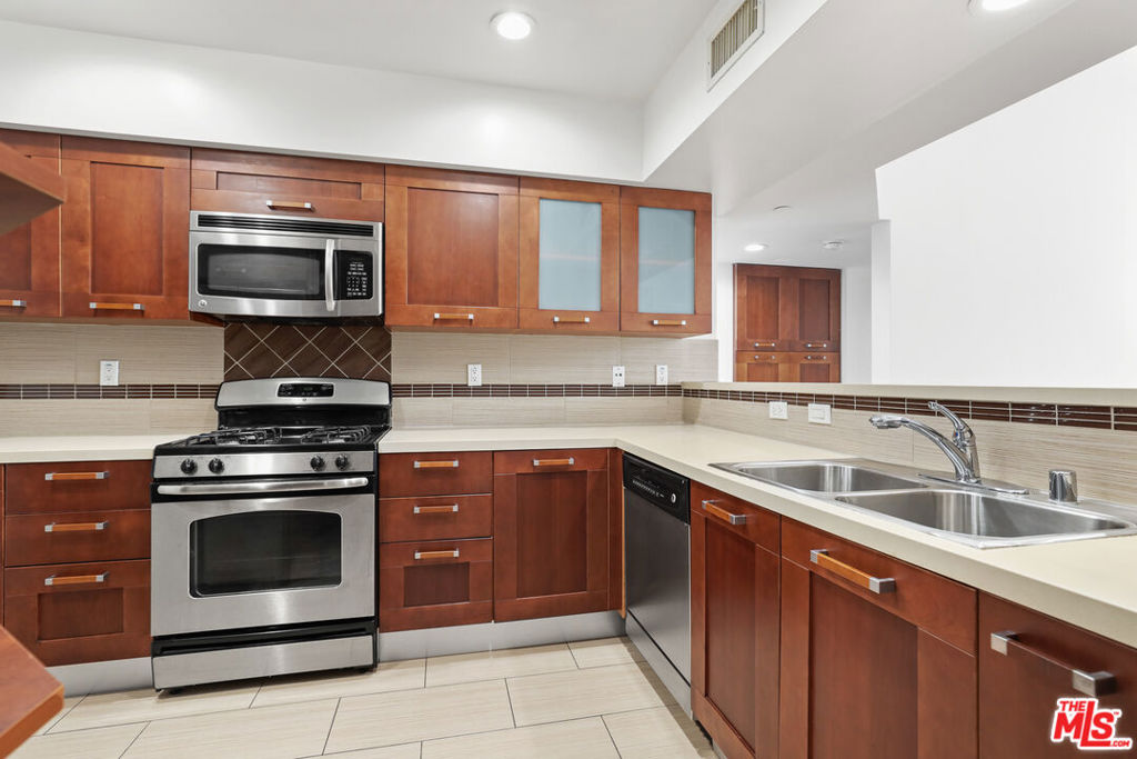 1240 Sherbourne #ph5