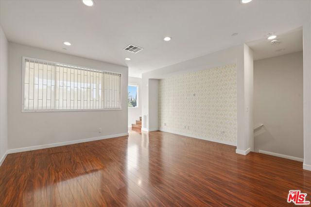 13225 Victory Boulevard photo 12