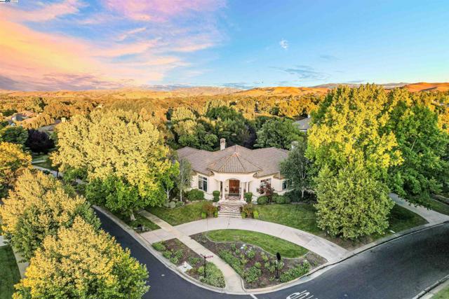 964 Piemonte Dr, Pleasanton CA: https://media.crmls.org/mediaz/714f145f-d7bf-4555-bf2c-c1cbc4501341.jpg