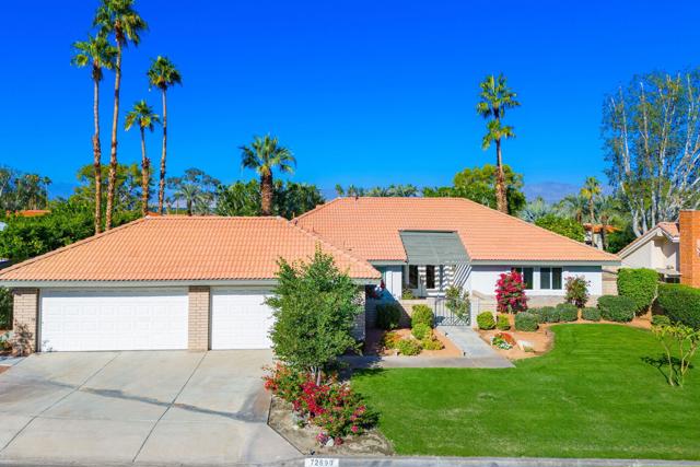72890 Amber Street, Palm Desert CA: https://media.crmls.org/mediaz/714f2d82-6fc3-4ebd-b7e5-8a43e4f5ae69.jpg