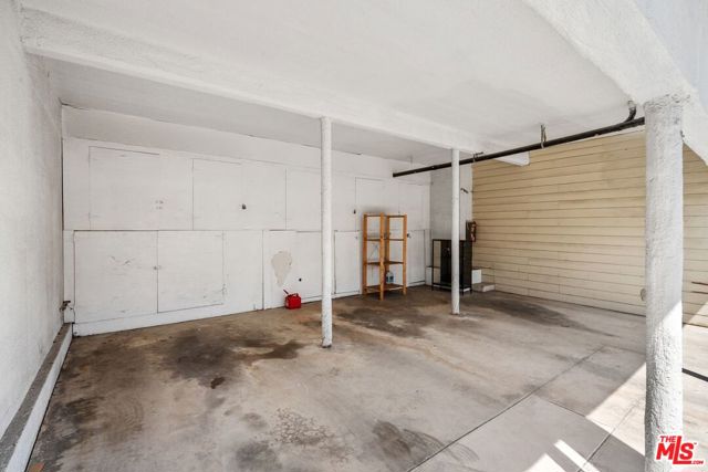 1657 Colby Avenue, Los Angeles CA: https://media.crmls.org/mediaz/714f6aef-a44d-42bb-89de-0baee5da6213.jpg