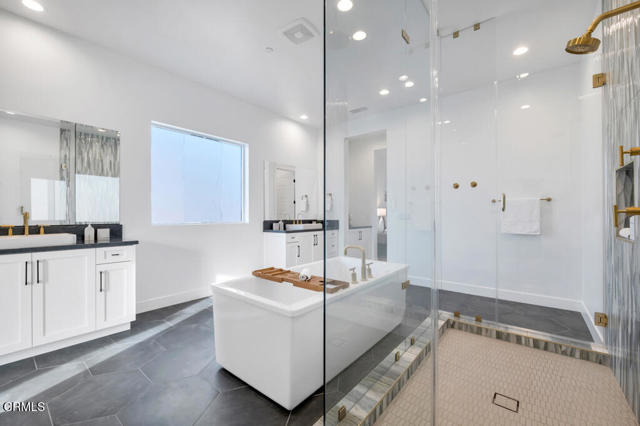 Detail Gallery Image 33 of 70 For 11944 N Red Hawk Ln, Porter Ranch,  CA 91326 - 5 Beds | 5 Baths