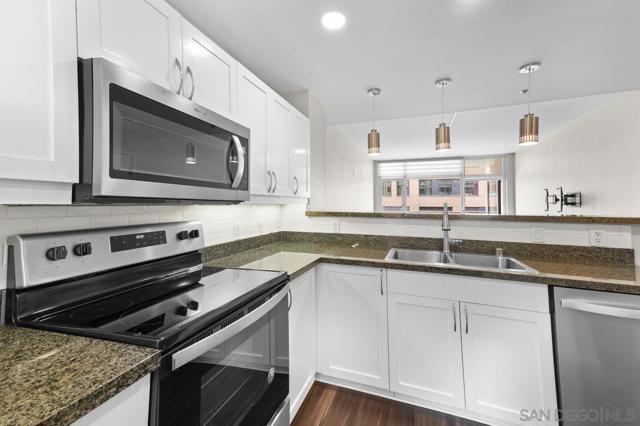 427 9th Ave., San Diego CA: https://media.crmls.org/mediaz/71506c5a-7ba5-44a2-97a7-f5924921c583.jpg