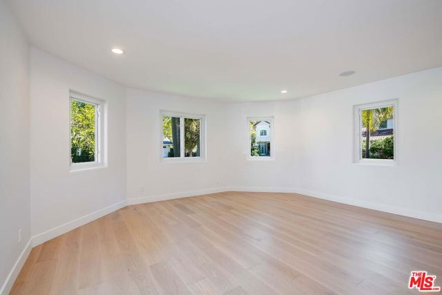 3201 Viola Place, Marina del Rey CA: https://media.crmls.org/mediaz/71514cdc-a9c8-43e3-a741-5409ef9de509.jpg