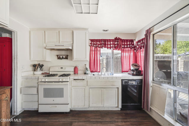 887 Erringer Road, Simi Valley CA: https://media.crmls.org/mediaz/71519f18-c388-478e-b8de-6be7c22699e0.jpg