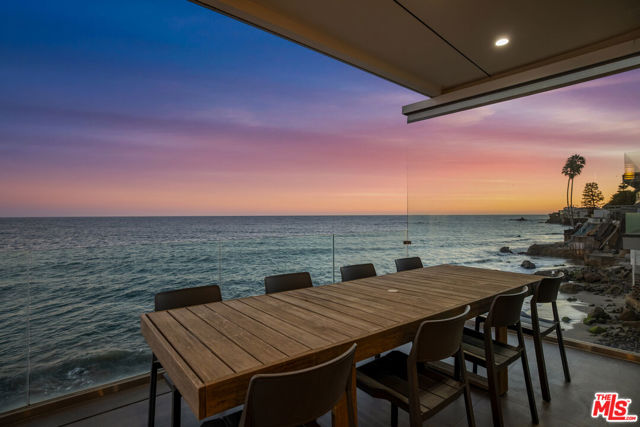 19640 Pacific Coast Highway, Malibu CA: https://media.crmls.org/mediaz/7151e9b2-45d1-481c-93c0-2ccadfc5ff91.jpg