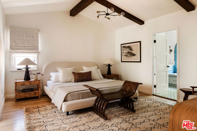 2248 Kenilworth Avenue, Los Angeles CA: https://media.crmls.org/mediaz/715212f3-2a35-491a-8109-53d1edc7ae18.jpg