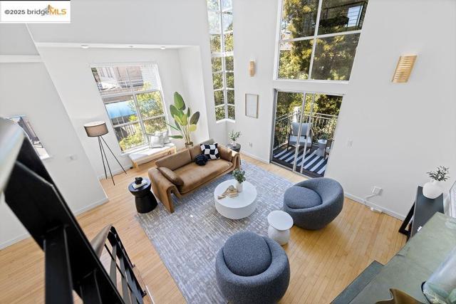 3927 Cerrito Ave, Oakland CA: https://media.crmls.org/mediaz/71524d59-fe4c-4eef-8dfa-e27f58f6568c.jpg
